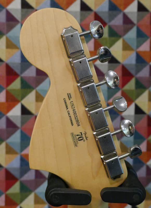 Fender 70th Anniversary Performer Stratocaster - Sunburst - Image 7