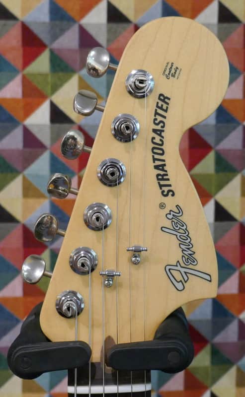 Fender 70th Anniversary Performer Stratocaster - Sunburst - Image 3
