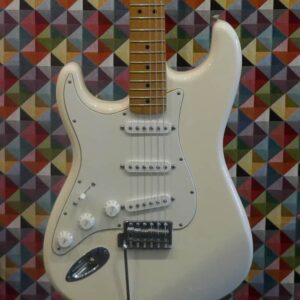 Fender Standard Stratocaster MIM Leftie 2010 - Arctic White