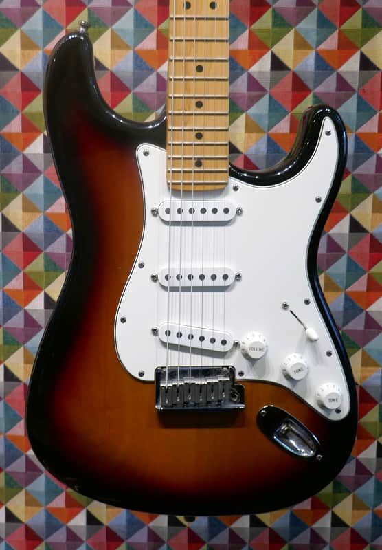 Fender AM Standard Stratocaster 1993 - Sunburst - Image 4